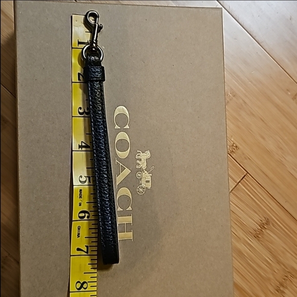 Coach detachable Wrist strap - Picture 9 of 9